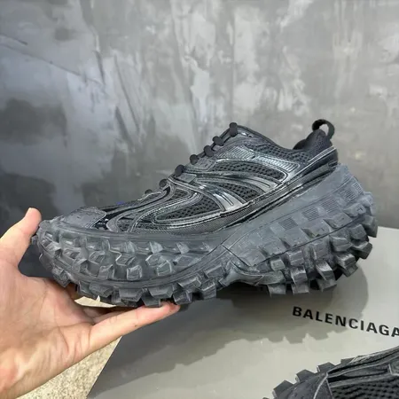 バレンシアガ スニーカー