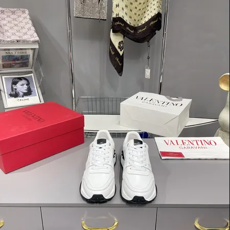 ヴァレンティノ スニーカー