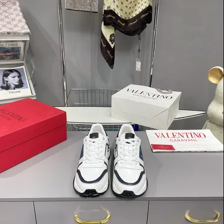 ヴァレンティノ スニーカー