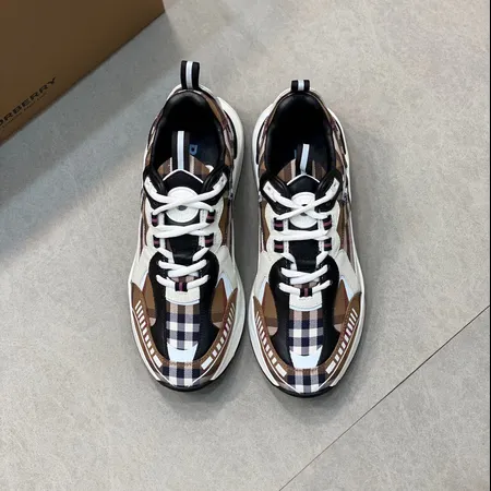 バーバリー ス スニーカー