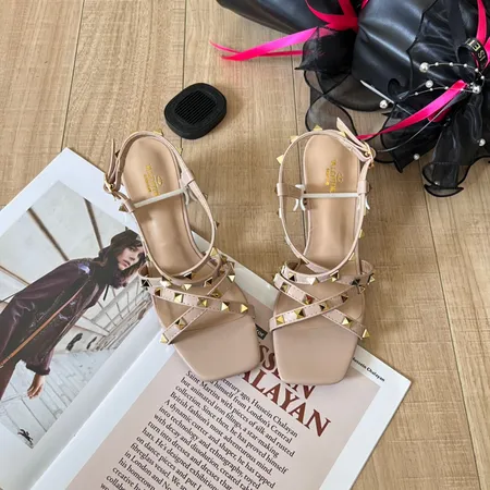 ヴァレンティノ サンダル