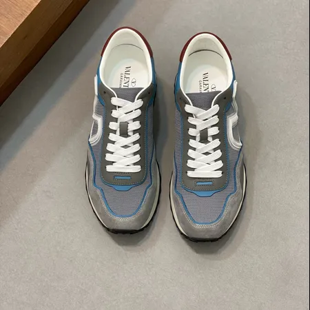 ヴァレンティノ スニーカー