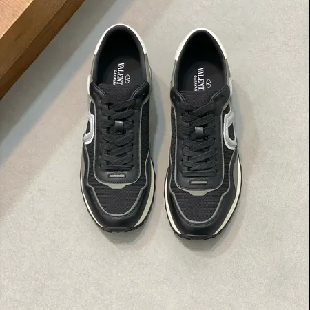 ヴァレンティノ スニーカー