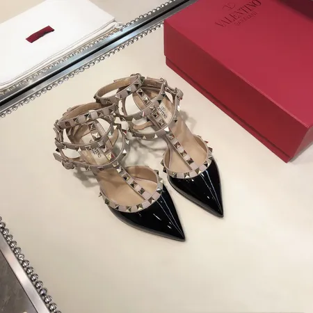 ヴァレンティノ サンダル