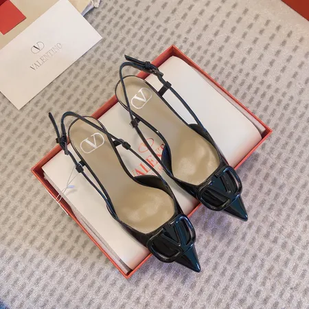 ヴァレンティノ サンダル