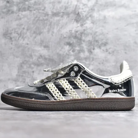 アディダス カジュアルシューズ