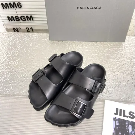 バレンシアガ スリッパ