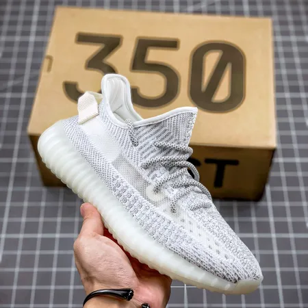 アディダス スニーカー