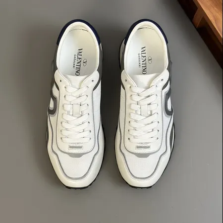 ヴァレンティノ スニーカー