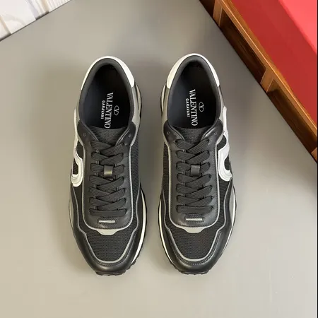 ヴァレンティノ スニーカー