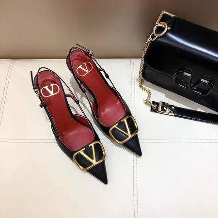 ヴァレンティノ サンダル