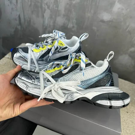 バレンシアガ スニーカー