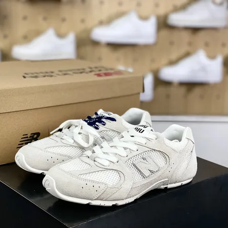 ミュウミュウ スニーカー