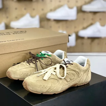 ミュウミュウ スニーカー