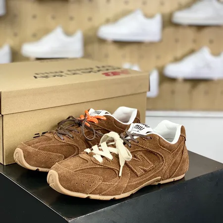 ミュウミュウ スニーカー