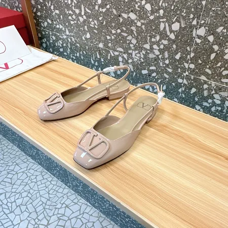 ヴァレンティノ サンダル