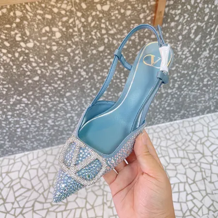 ヴァレンティノ サンダル