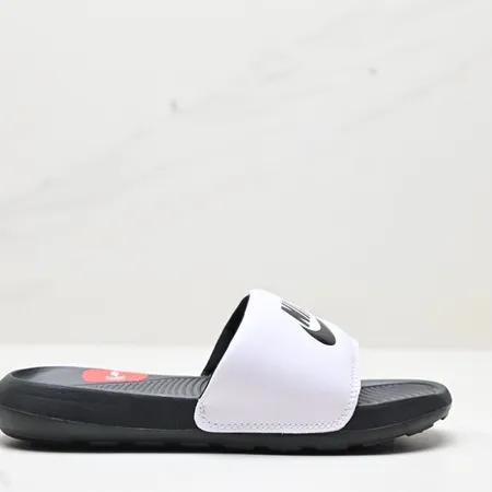 ナイキ スリッパ