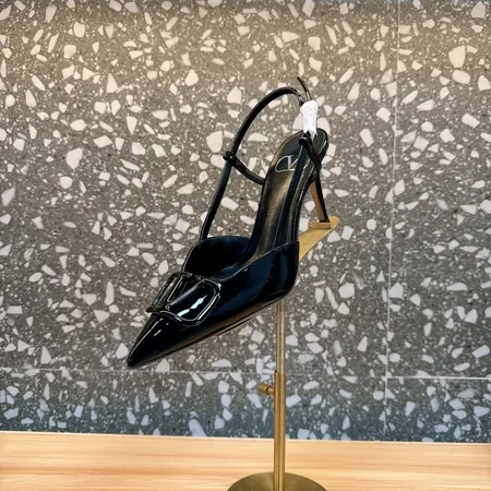 ヴァレンティノ サンダル