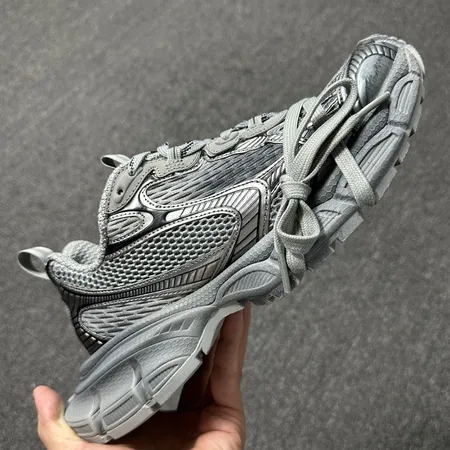 バレンシアガ スニーカー