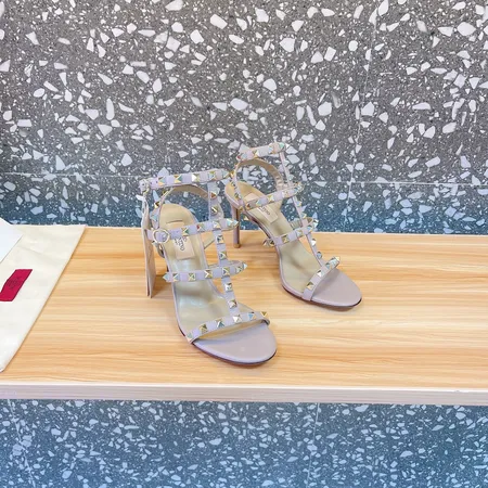 ヴァレンティノ サンダル