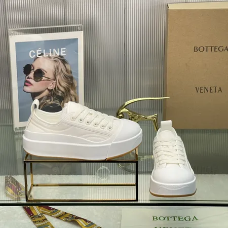 ボッテガ ヴェネタ カジュアルシューズ