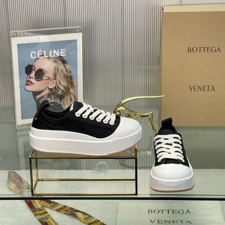 ボッテガ ヴェネタ カジュアルシューズ