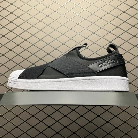 アディダス カジュアルシューズ