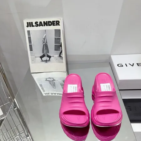 ジバンシィ スリッパ