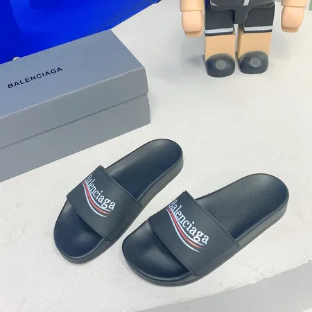 バレンシアガ スリッパ