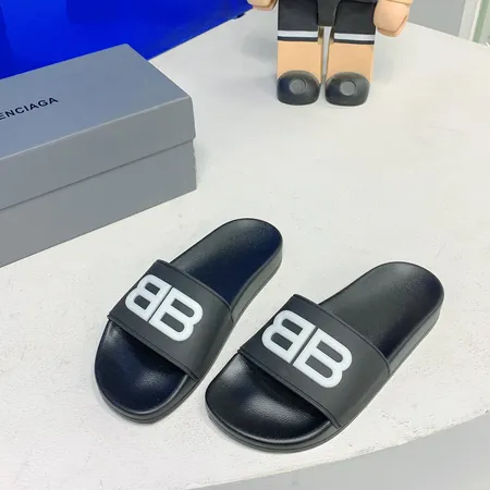 バレンシアガ スリッパ