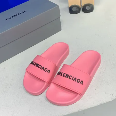 バレンシアガ スリッパ
