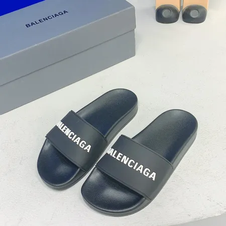 バレンシアガ スリッパ