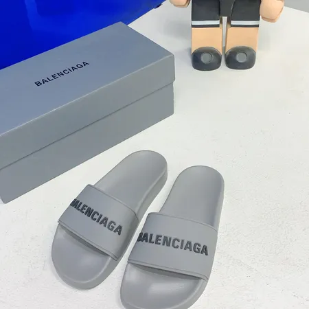 バレンシアガ スリッパ