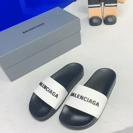 バレンシアガ スリッパ