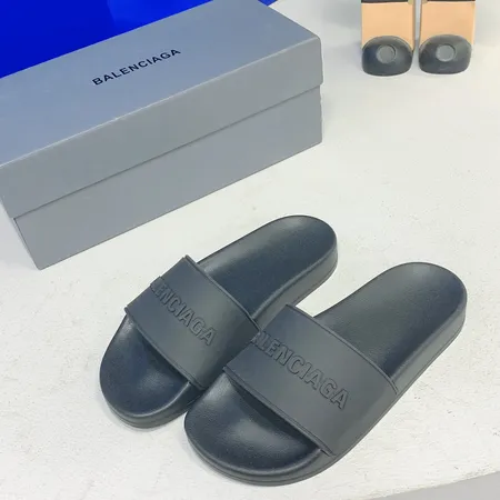 バレンシアガ スリッパ