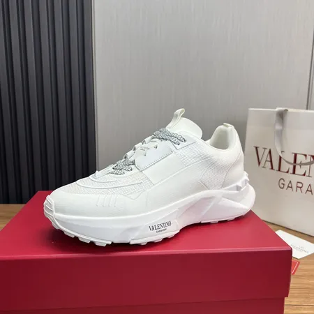 ヴァレンティノ スニーカー