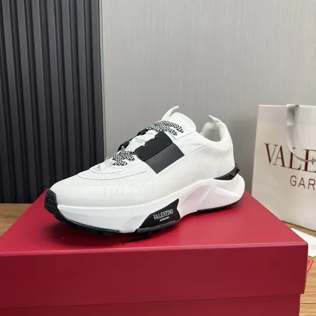 ヴァレンティノ スニーカー