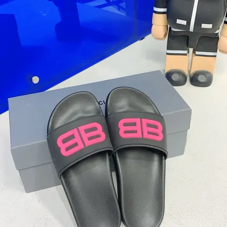 バレンシアガ スリッパ