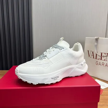 ヴァレンティノ スニーカー