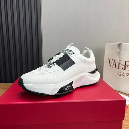 ヴァレンティノ スニーカー