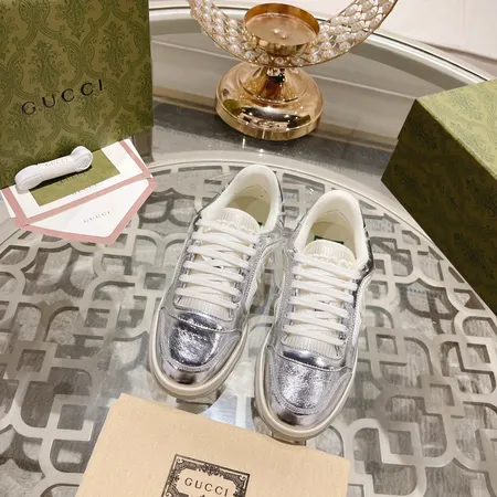 グッチ カジュアルシューズ