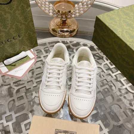 グッチ カジュアルシューズ