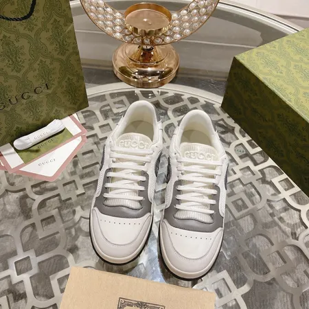 グッチ カジュアルシューズ