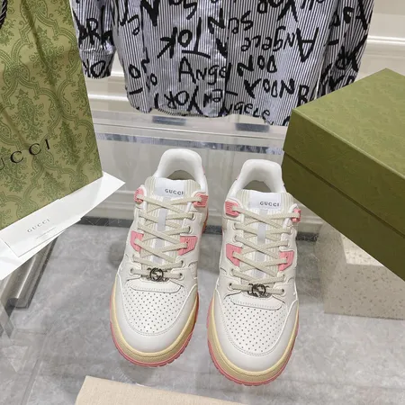 グッチ カジュアルシューズ