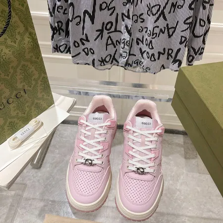 グッチ カジュアルシューズ