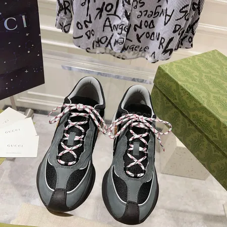 グッチ カジュアルシューズ