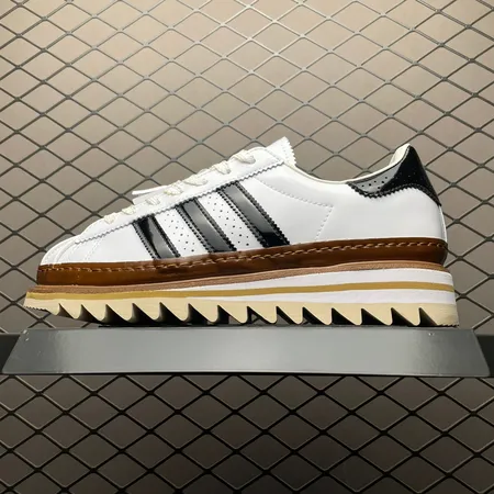 アディダス カジュアルシューズ