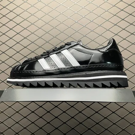 アディダス カジュアルシューズ