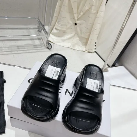 ジバンシィ スリッパ